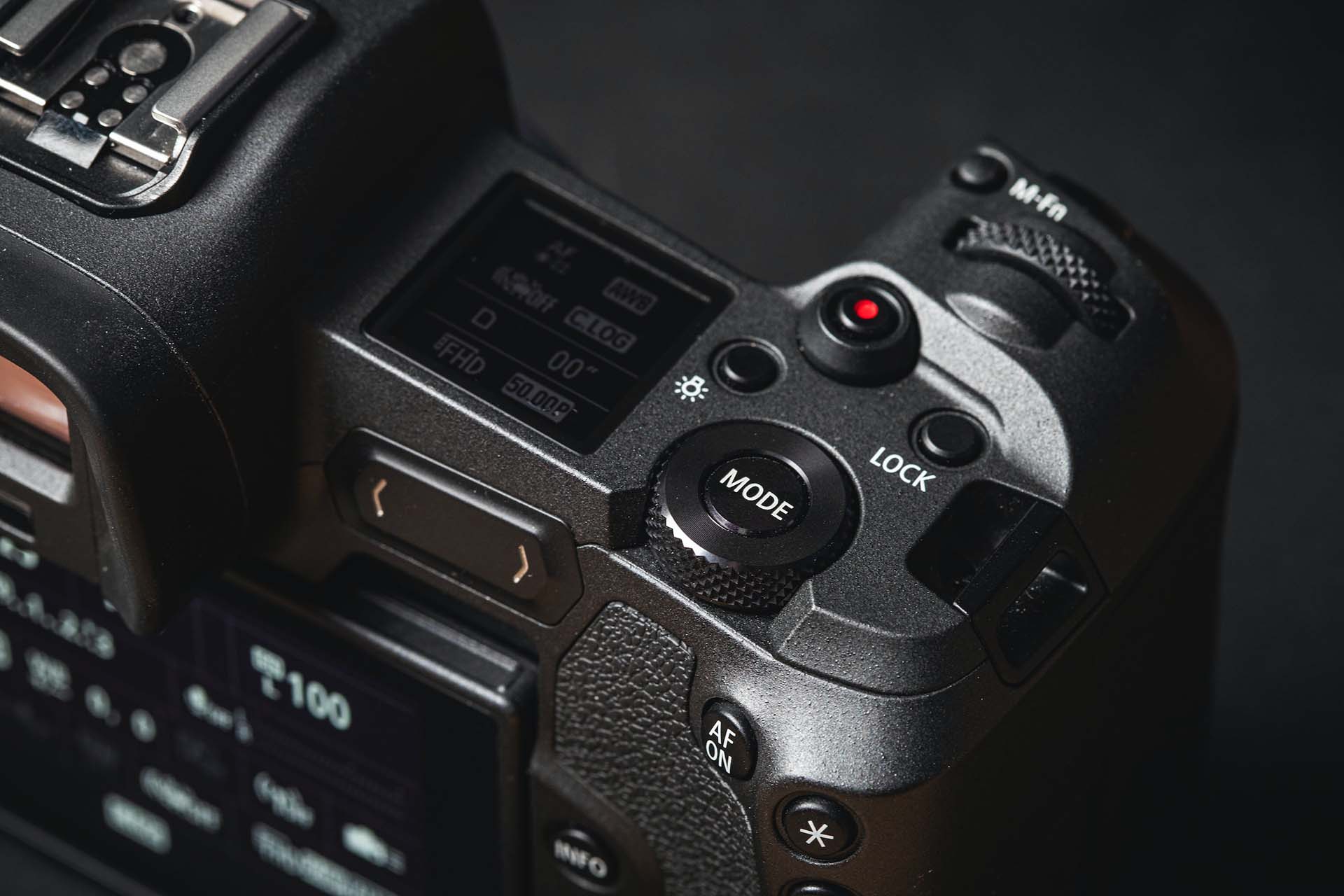 what camera features are important for wedding photography